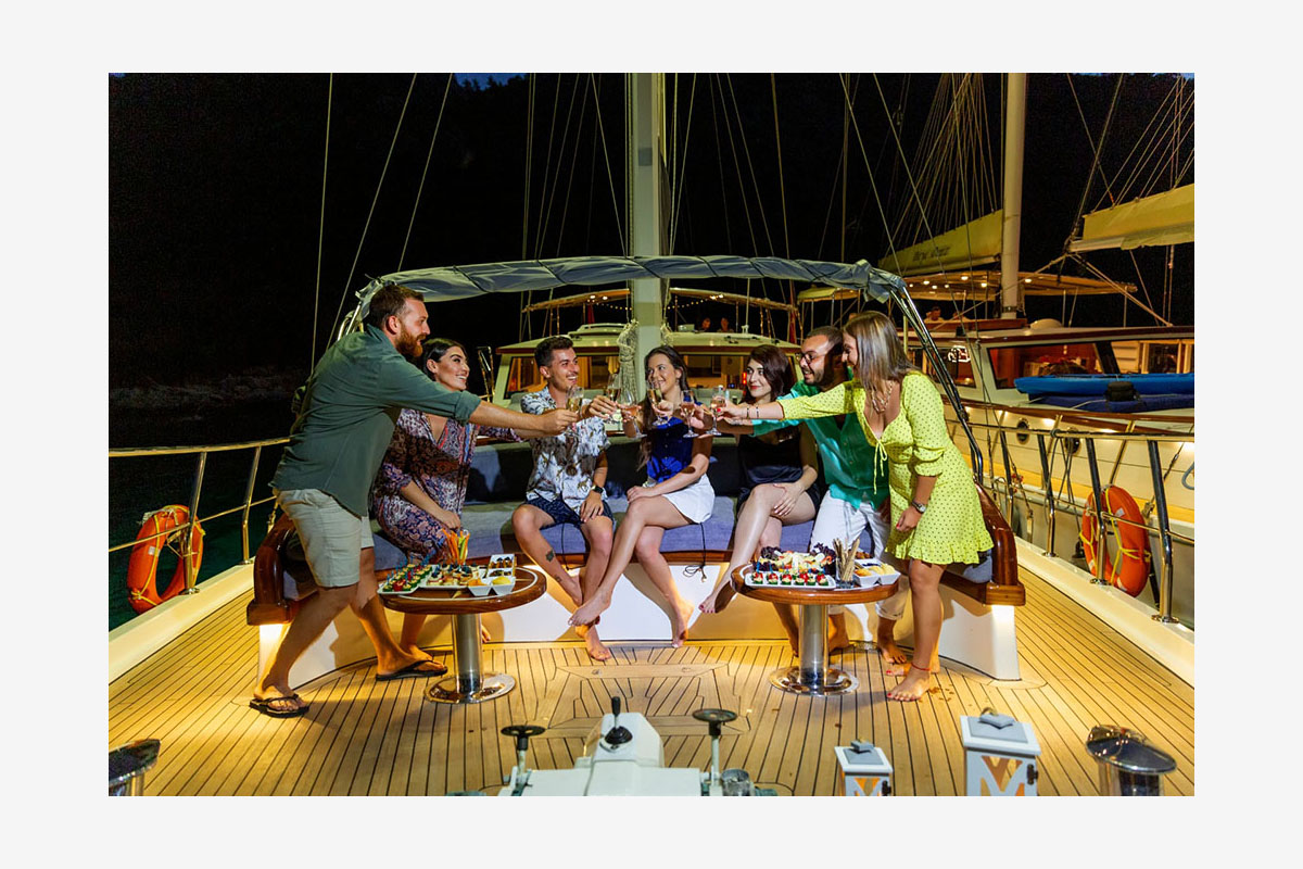 10 Grand Sailor Sundeck